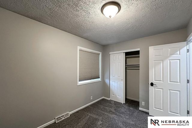 13856 V Street, Omaha, NE 68137