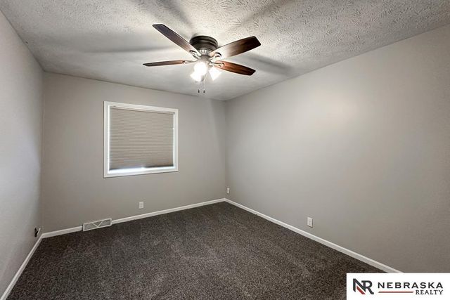 13856 V Street, Omaha, NE 68137