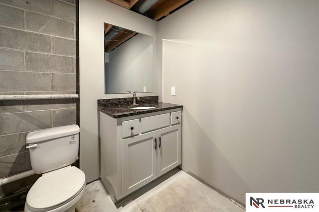 13856 V Street, Omaha, NE 68137
