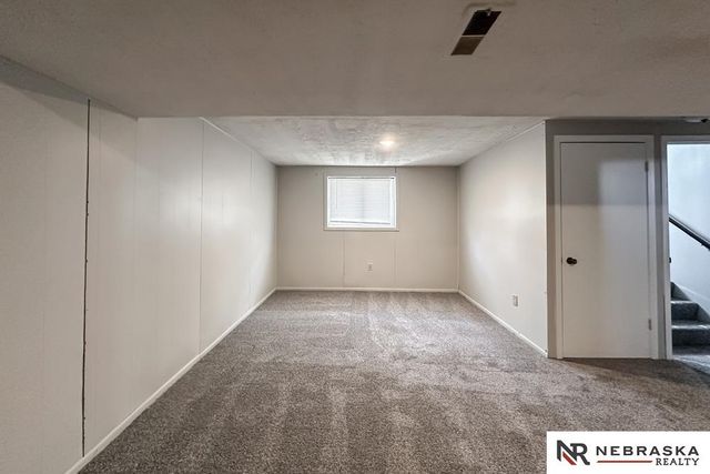 13856 V Street, Omaha, NE 68137