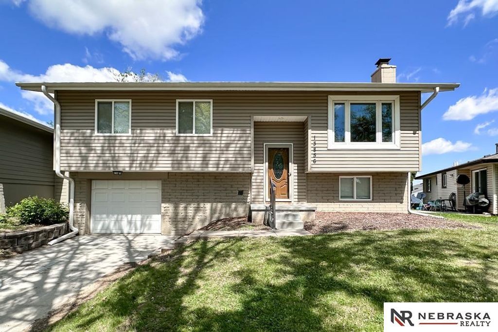 13856 V Street, Omaha, NE 68137