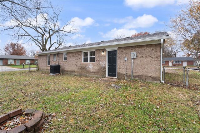 102 Lisa Lane, Charlestown, IN 47111