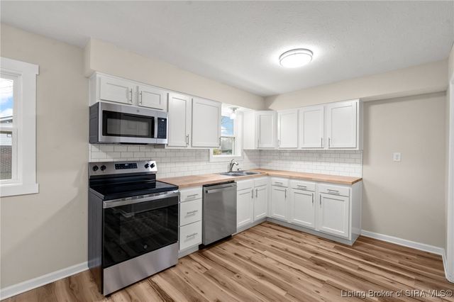 102 Lisa Lane, Charlestown, IN 47111