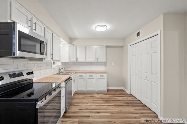 102 Lisa Lane, Charlestown, IN 47111