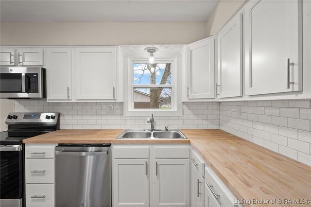 102 Lisa Lane, Charlestown, IN 47111