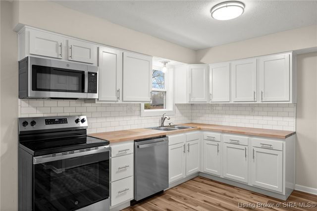 102 Lisa Lane, Charlestown, IN 47111