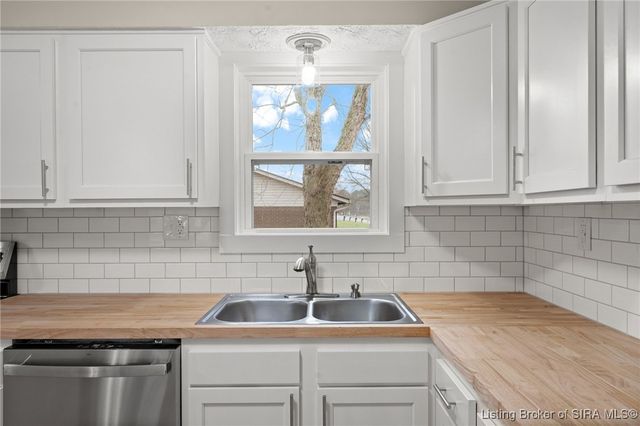 102 Lisa Lane, Charlestown, IN 47111