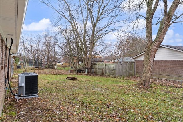 102 Lisa Lane, Charlestown, IN 47111