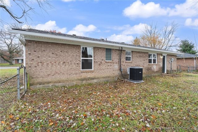 102 Lisa Lane, Charlestown, IN 47111