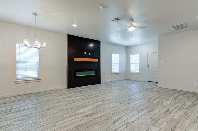 1111-1121 N 7th Street, Wolfforth, TX 79382