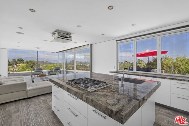 9012 Crescent Drive, Los Angeles, CA 90046
