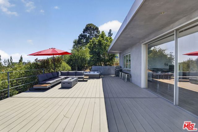 9012 Crescent Drive, Los Angeles, CA 90046