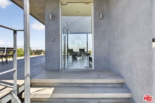 9012 Crescent Drive, Los Angeles, CA 90046