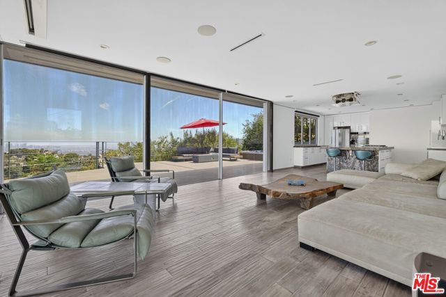 9012 Crescent Drive, Los Angeles, CA 90046
