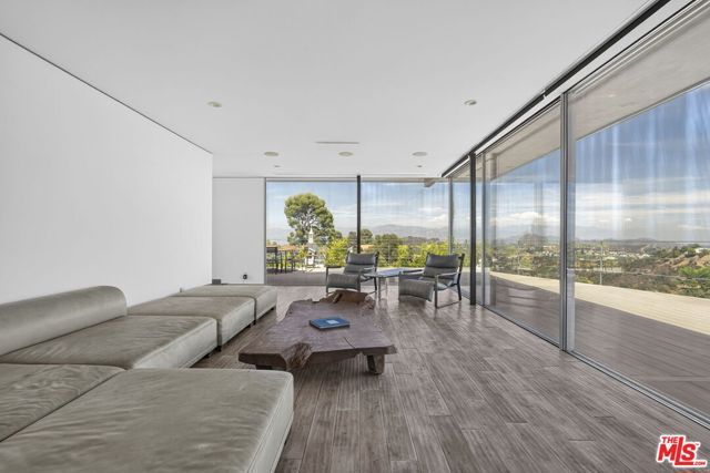 9012 Crescent Drive, Los Angeles, CA 90046