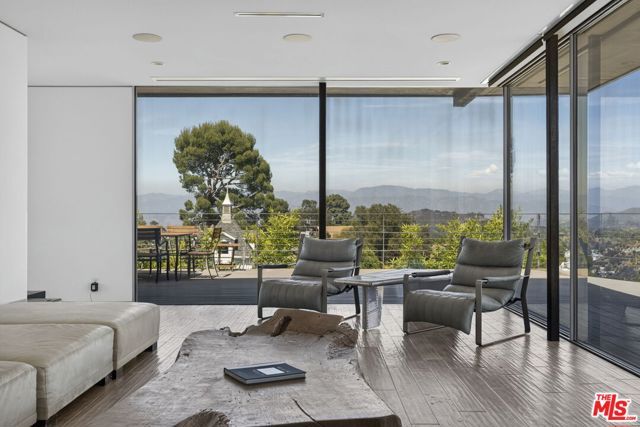 9012 Crescent Drive, Los Angeles, CA 90046