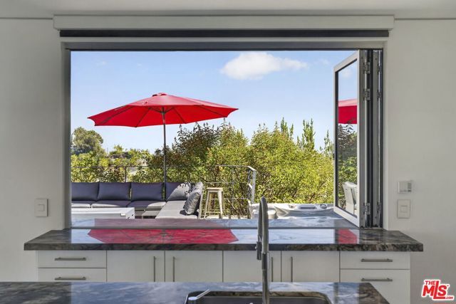 9012 Crescent Drive, Los Angeles, CA 90046