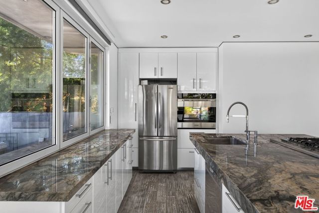 9012 Crescent Drive, Los Angeles, CA 90046