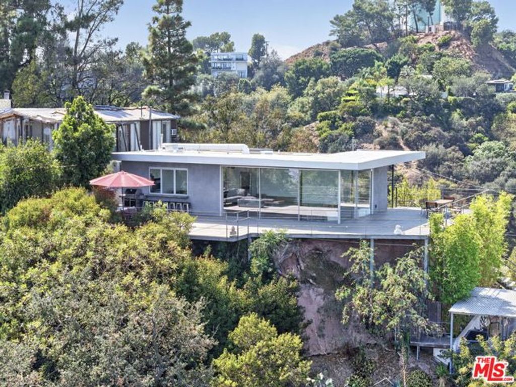 9012 Crescent Drive, Los Angeles, CA 90046