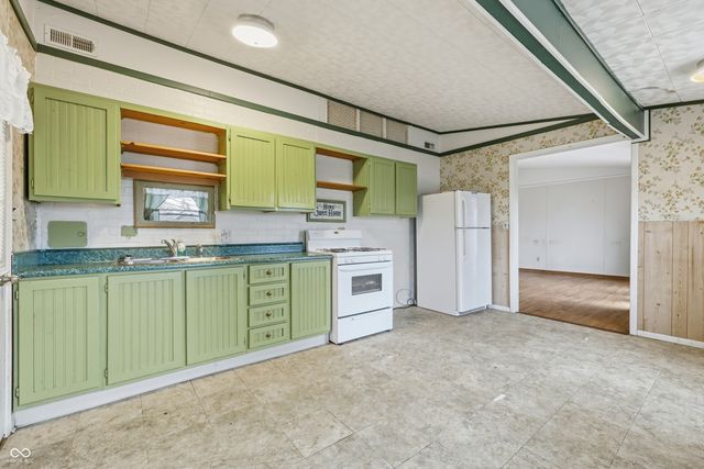 1044 Center Street, Martinsville, IN 46151