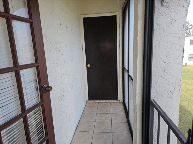 7701 STARKEY ROAD 102, Seminole, FL 33777
