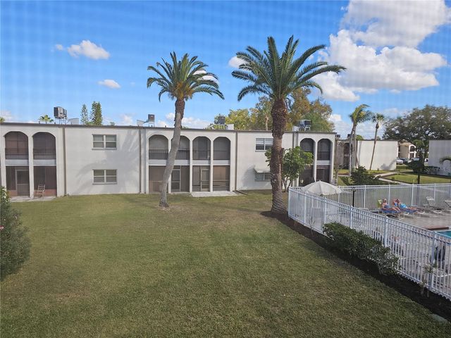 7701 STARKEY ROAD 102, Seminole, FL 33777