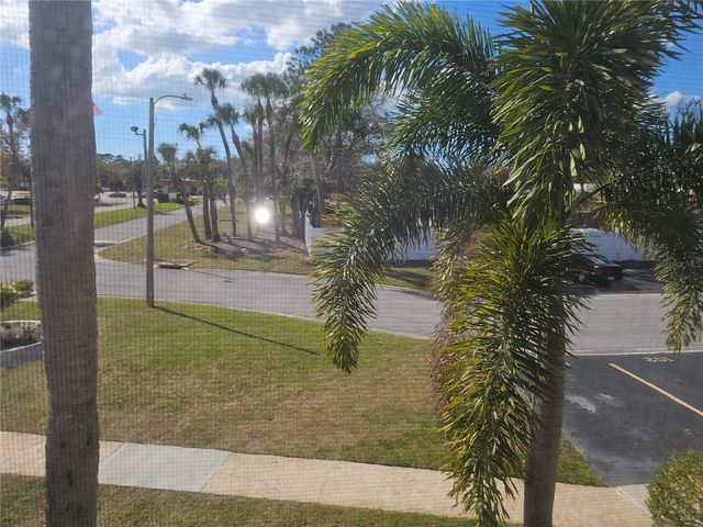 7701 STARKEY ROAD 102, Seminole, FL 33777
