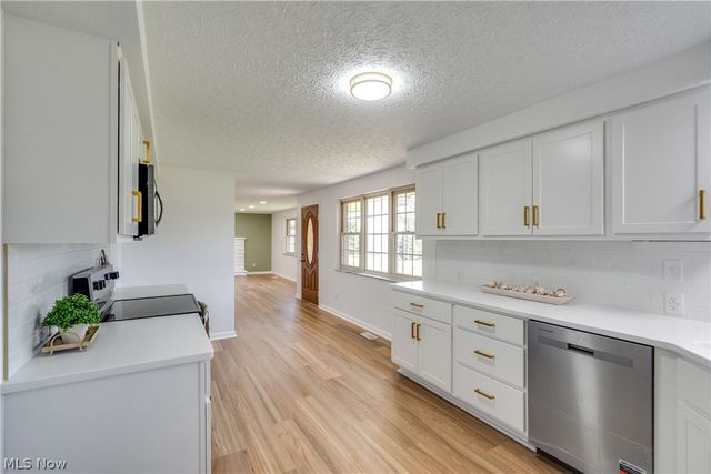 15234 Orrville Street NW, North Lawrence, OH 44666