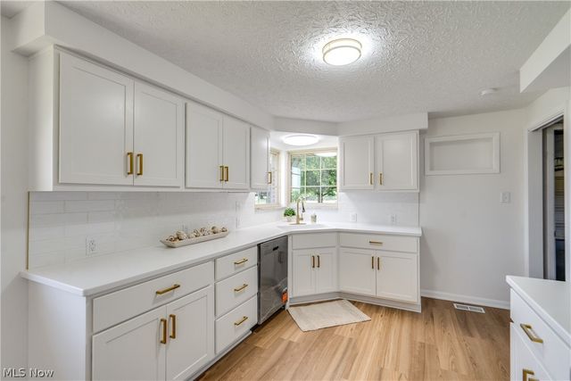 15234 Orrville Street NW, North Lawrence, OH 44666