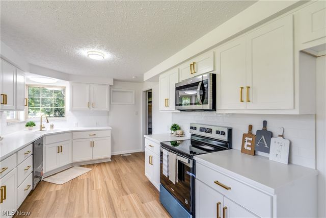 15234 Orrville Street NW, North Lawrence, OH 44666