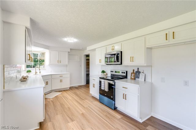 15234 Orrville Street NW, North Lawrence, OH 44666