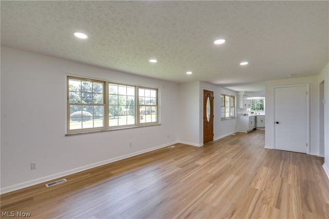 15234 Orrville Street NW, North Lawrence, OH 44666