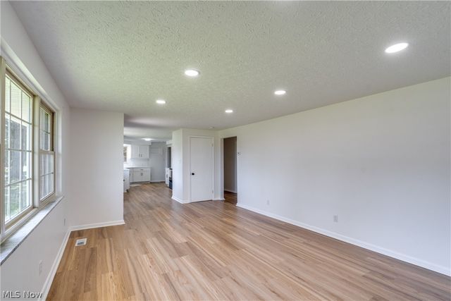 15234 Orrville Street NW, North Lawrence, OH 44666