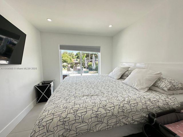 8320 Taft St, Pembroke Pines, FL 33024