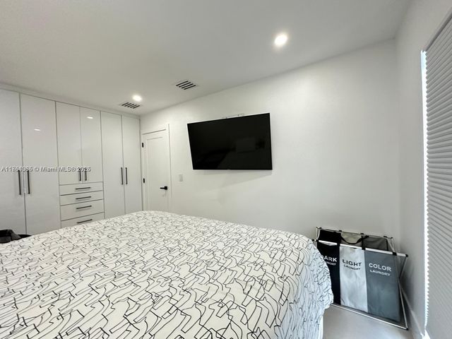 8320 Taft St, Pembroke Pines, FL 33024