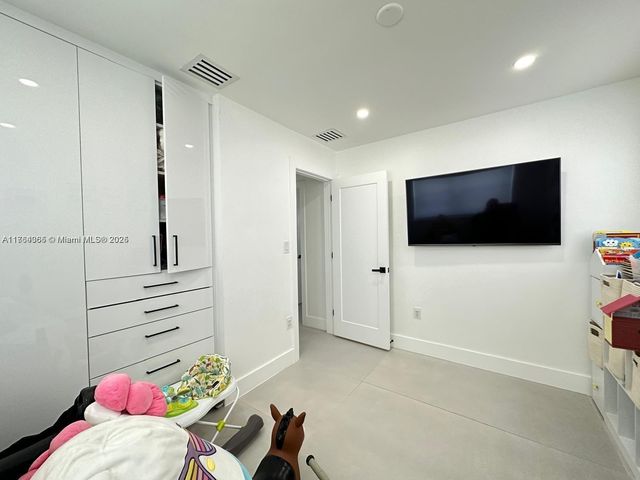 8320 Taft St, Pembroke Pines, FL 33024