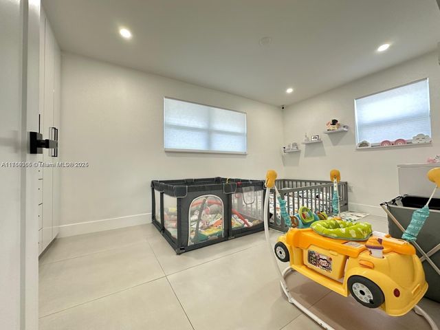 8320 Taft St, Pembroke Pines, FL 33024