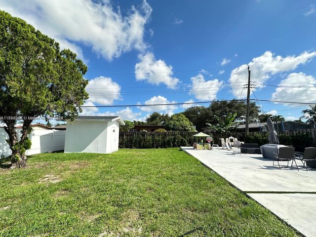 8320 Taft St, Pembroke Pines, FL 33024