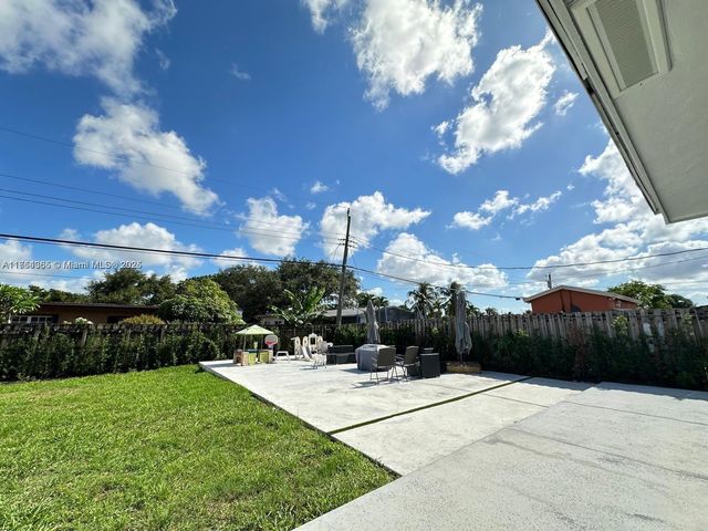 8320 Taft St, Pembroke Pines, FL 33024