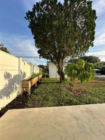 8320 Taft St, Pembroke Pines, FL 33024