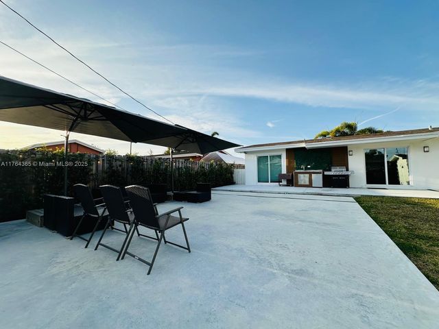 8320 Taft St, Pembroke Pines, FL 33024