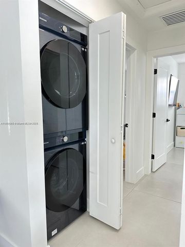 8320 Taft St, Pembroke Pines, FL 33024