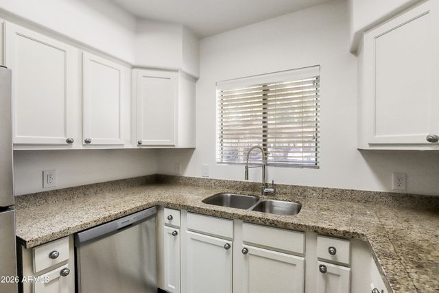 750 E NORTHERN Avenue 1124, Phoenix, AZ 85020