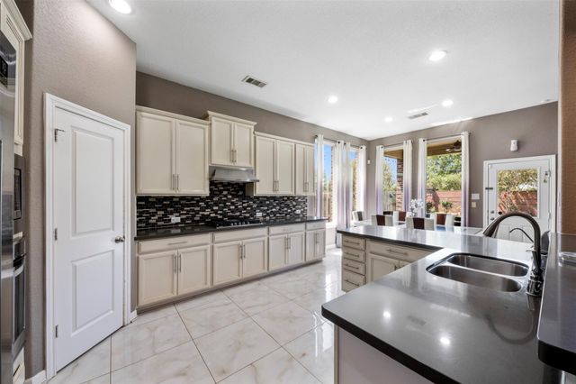 9611 Lost Woods Drive, Richmond, TX 77406