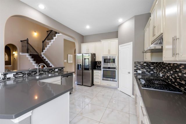 9611 Lost Woods Drive, Richmond, TX 77406