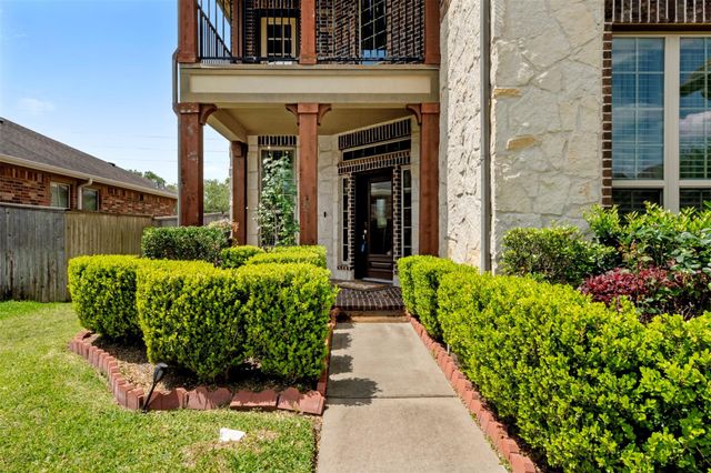 9611 Lost Woods Drive, Richmond, TX 77406