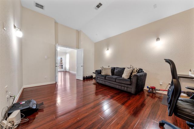 9611 Lost Woods Drive, Richmond, TX 77406