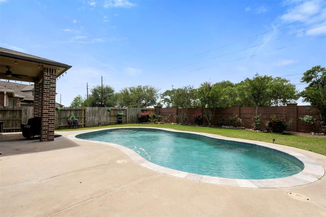 9611 Lost Woods Drive, Richmond, TX 77406