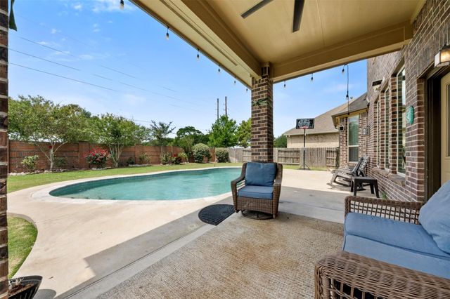 9611 Lost Woods Drive, Richmond, TX 77406