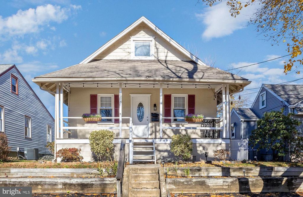 1305 SYLVAN DR, Haddon Heights, NJ 08035